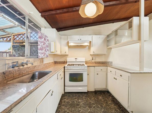 27342 Capri Ave, Hayward CA 94545