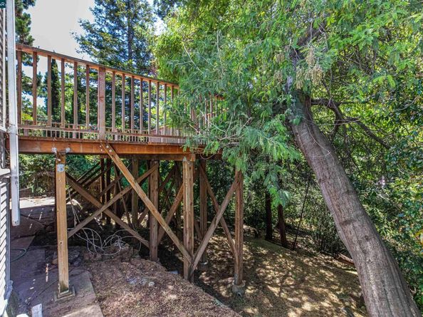 6383 Hillmont Dr, Oakland CA 94605