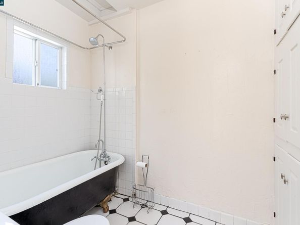 6383 Hillmont Dr, Oakland CA 94605