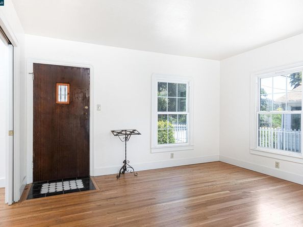 6383 Hillmont Dr, Oakland CA 94605
