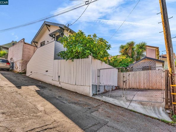 1519 Commerce Way, Oakland CA 94606