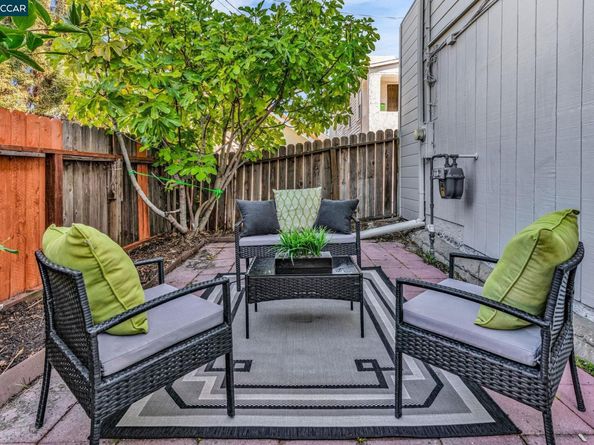 1519 Commerce Way, Oakland CA 94606