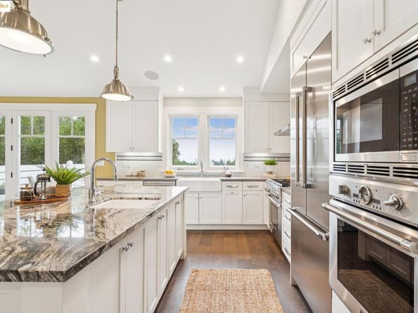 2 EMERY Lane, Oakland CA 94618