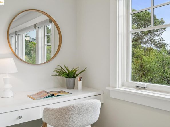 2 EMERY Lane, Oakland CA 94618