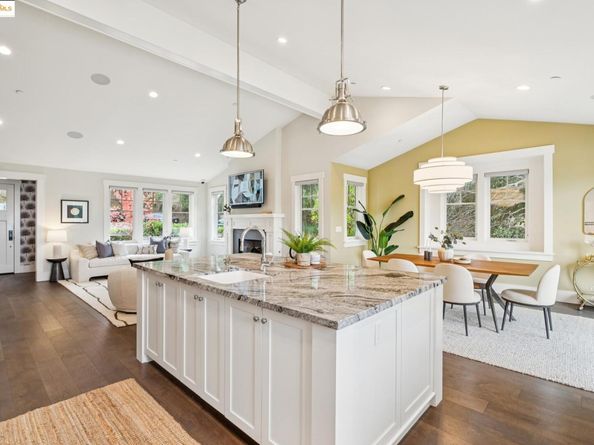 2 EMERY Lane, Oakland CA 94618