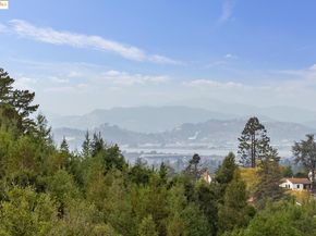 2 EMERY Lane, Oakland CA 94618