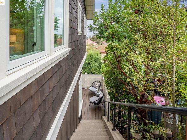 2 EMERY Lane, Oakland CA 94618