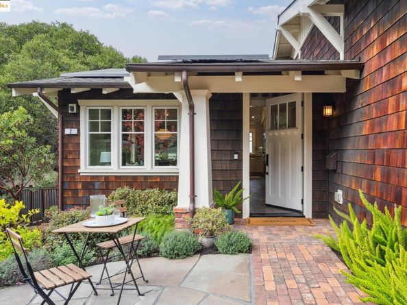 2 EMERY Lane, Oakland CA 94618