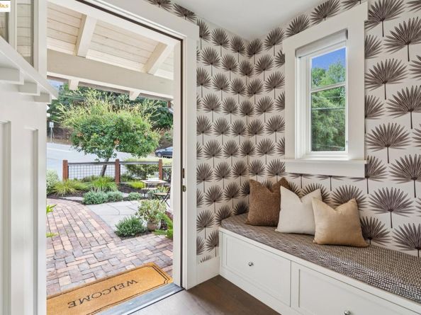 2 EMERY Lane, Oakland CA 94618