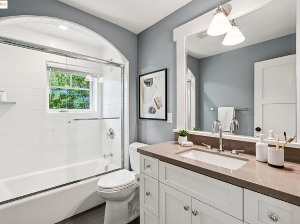 2 EMERY Lane, Oakland CA 94618