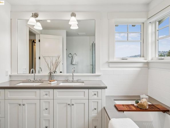 2 EMERY Lane, Oakland CA 94618