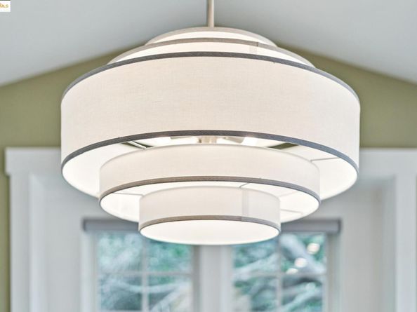 2 EMERY Lane, Oakland CA 94618