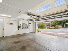 2 EMERY Lane, Oakland CA 94618