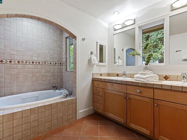 59 Hacienda Cir, Orinda CA 94563
