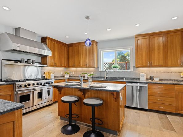 5 Virginia Garden, Berkeley CA 94702