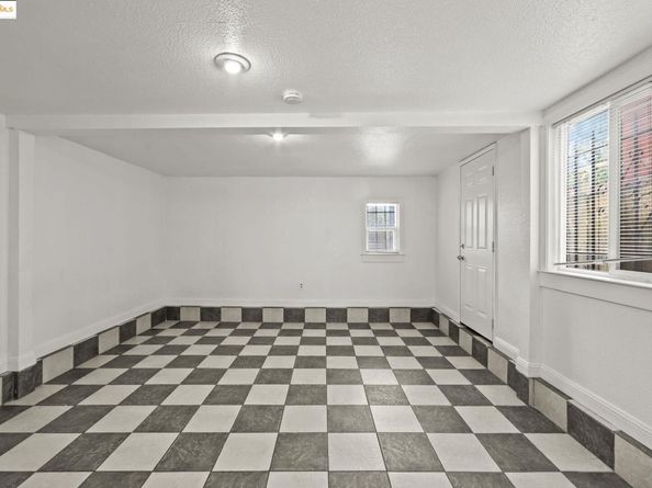 1311 87Th Ave, Oakland CA 94621