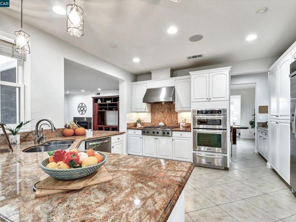 1018 Promenade St., Hercules CA 94547