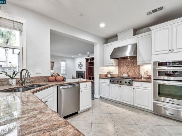 1018 Promenade St., Hercules CA 94547