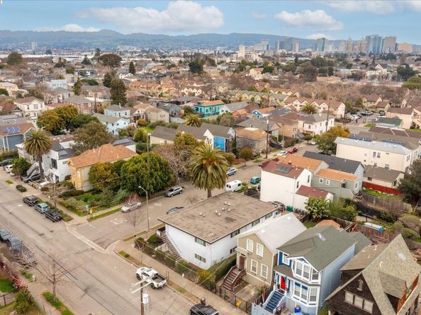 1745 Chase St, Oakland CA 94607