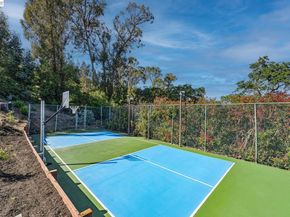 15 Surmont Ct, Lafayette CA 94549