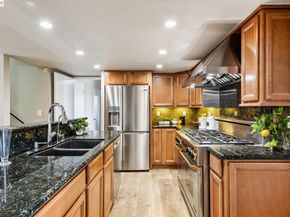 15 Surmont Ct, Lafayette CA 94549
