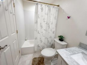 29599 Vanderbilt St 204, Hayward CA 94544