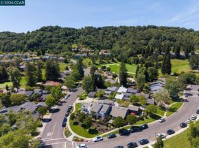 1712 Saint Andrews Dr, Moraga CA 94556