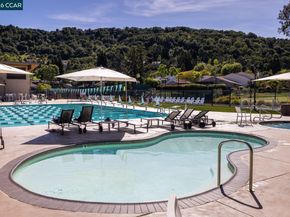 1712 Saint Andrews Dr, Moraga CA 94556