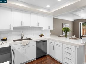 1712 Saint Andrews Dr, Moraga CA 94556
