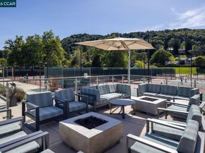 1712 Saint Andrews Dr, Moraga CA 94556