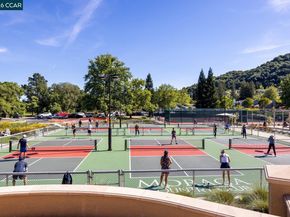 1712 Saint Andrews Dr, Moraga CA 94556
