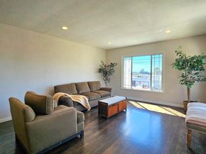 7856 Ney Ave, Oakland CA 94605