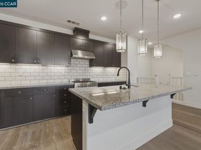 2737 5th Street, Alameda CA 94501