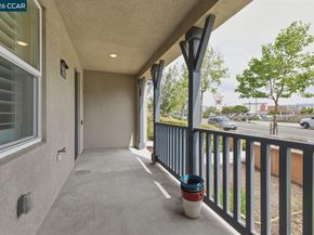 2737 5th Street, Alameda CA 94501