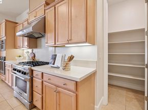 5 Stirling Way, Hayward CA 94542