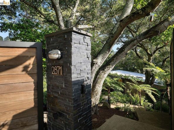 2871 Morley Dr, Oakland CA 94611