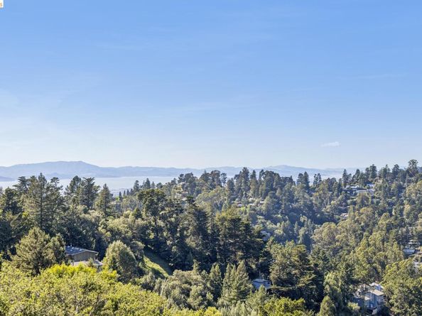 46 Carisbrook Ln, Oakland CA 94611
