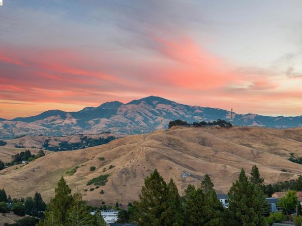 1912 Ascot Dr, Moraga CA 94556