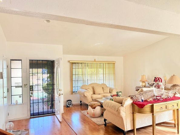 133 Meadowlark Way, Hercules CA 94547