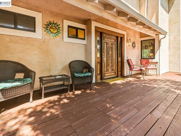 27468 Hayward Blvd, Hayward CA 94542