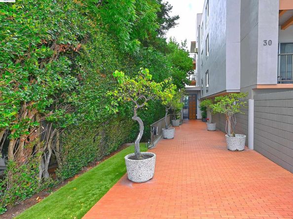 30 Mounds Rd 201, San Mateo CA 94402