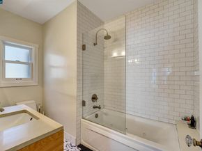 2038 Lakeshore Ave, Oakland CA 94606