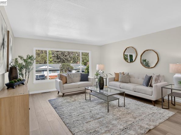2737 Sulphur Dr, Hayward CA 94541