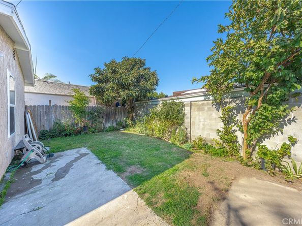 327 Nectarine Street, Inglewood CA 90301