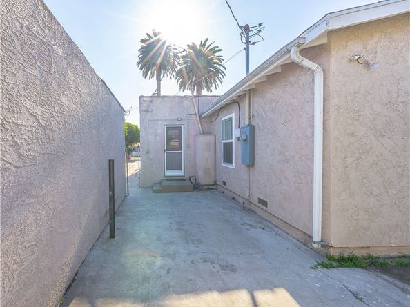 327 Nectarine Street, Inglewood CA 90301