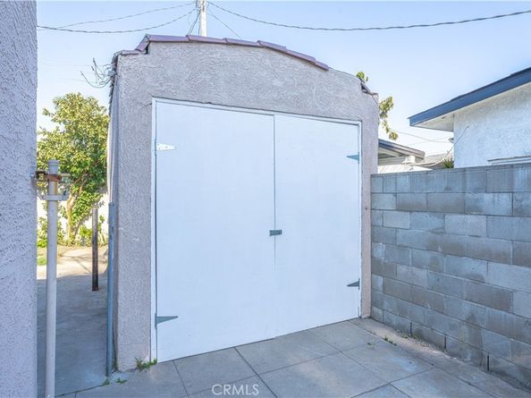 327 Nectarine Street, Inglewood CA 90301