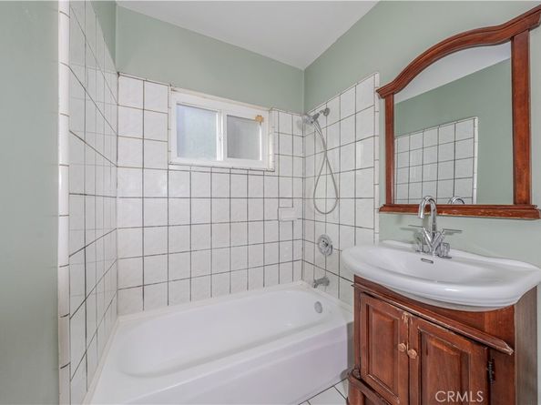 327 Nectarine Street, Inglewood CA 90301