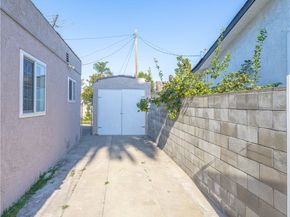 327 Nectarine Street, Inglewood CA 90301
