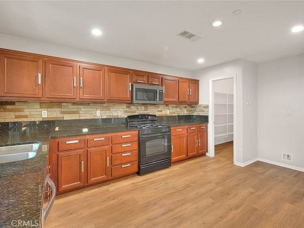 8043 Jamestown, Fontana CA 92336