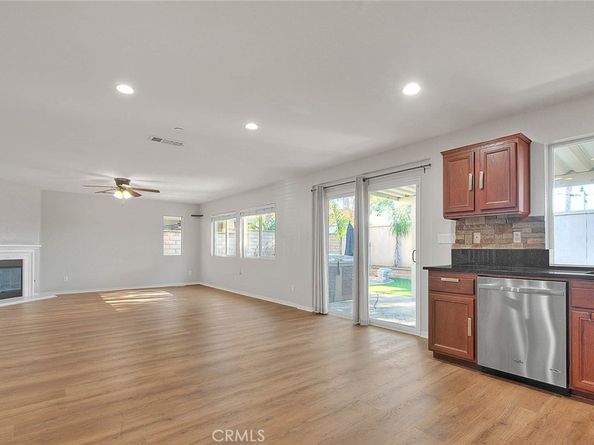 8043 Jamestown, Fontana CA 92336